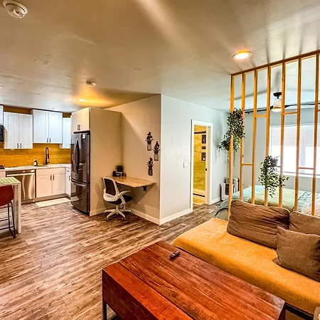Private-Suite, Kitchen, Laundry, Rainfall Shower, 4Ktv El Centro Exterior photo