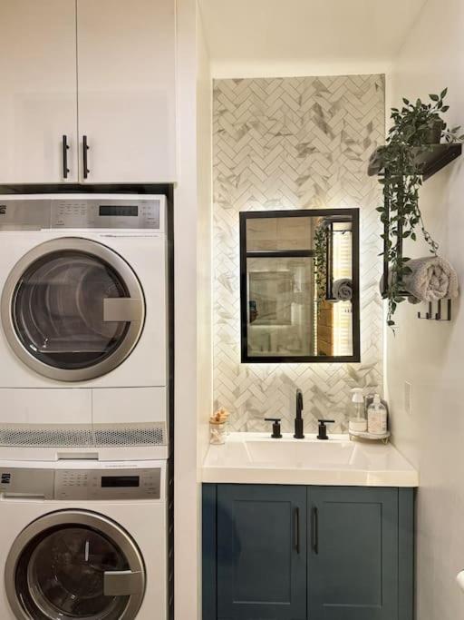 Private-suite, Kitchen, Laundry, Rainfall Shower, 4ktv El Centro