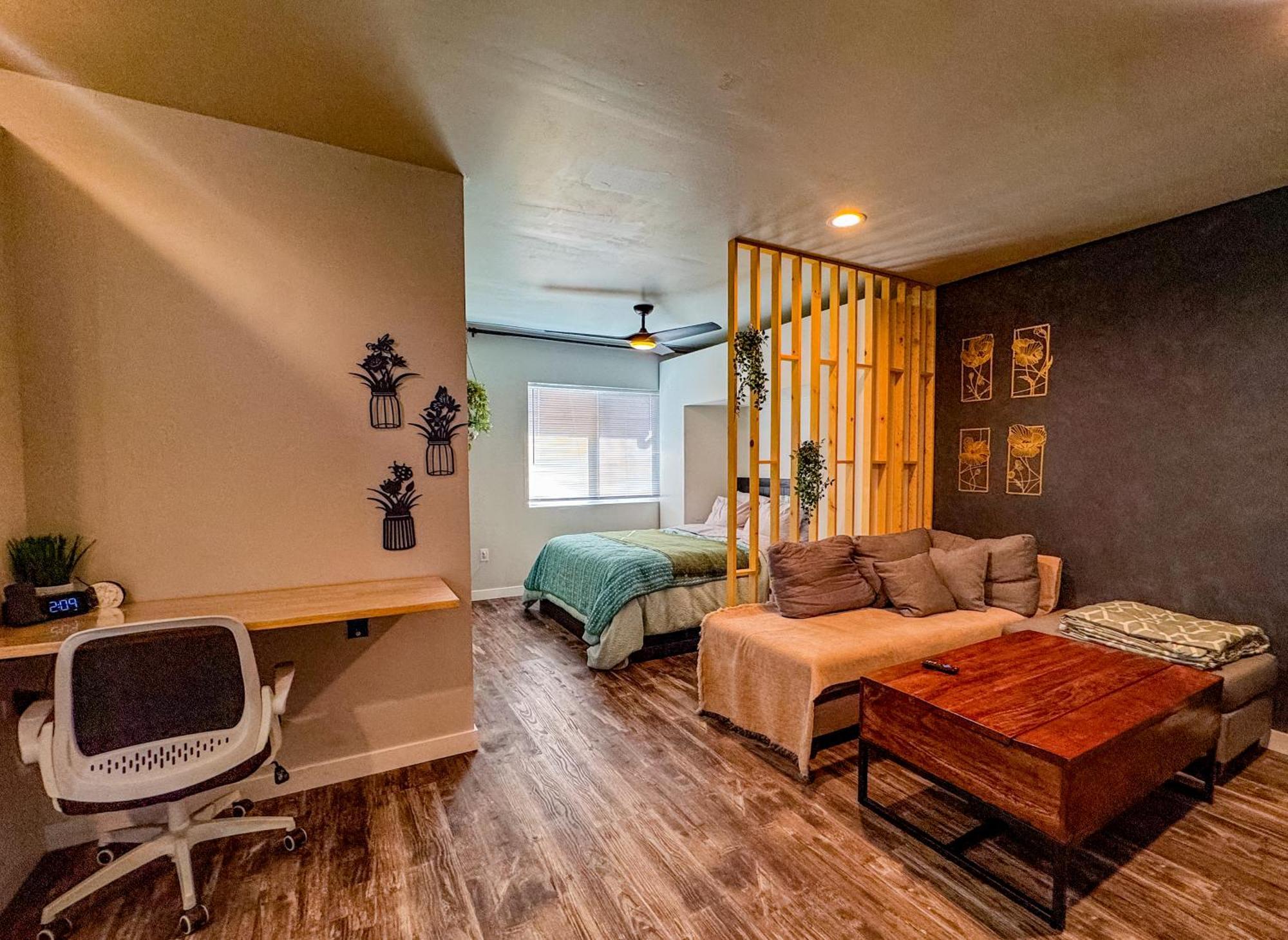 Private-suite, Kitchen, Laundry, Rainfall Shower, 4ktv El Centro